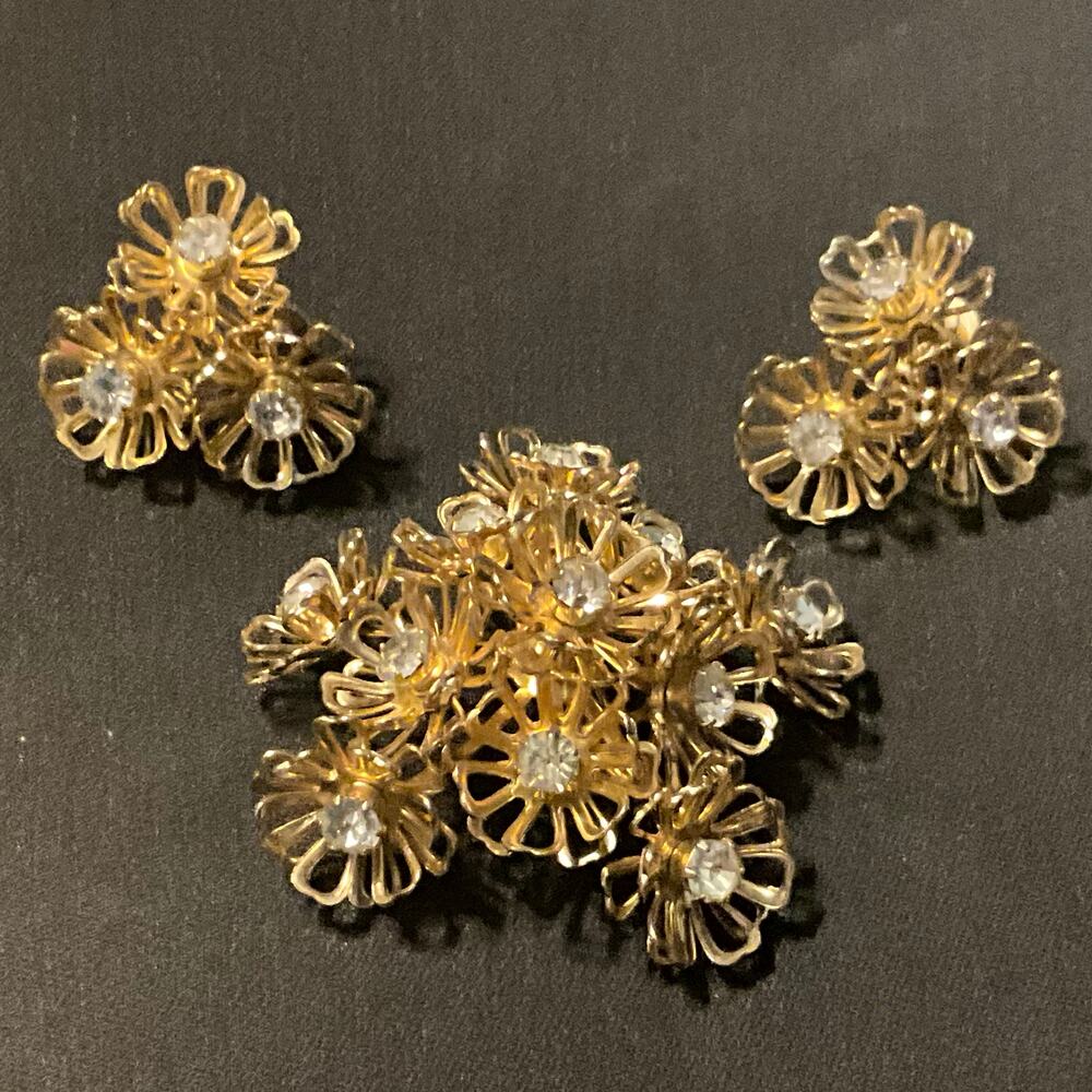 Vintage Coro Flower Rhinestone Brooch & Screw Back Earrings